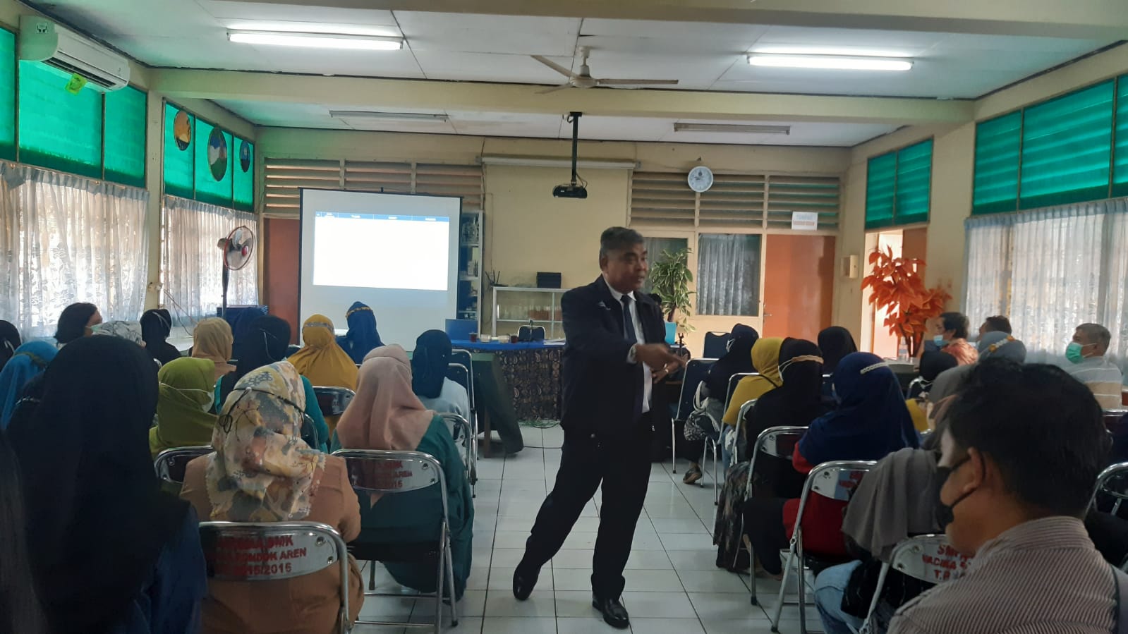 PERTEMUAN SMA YADIKA 6 DENGAN WALI MURID