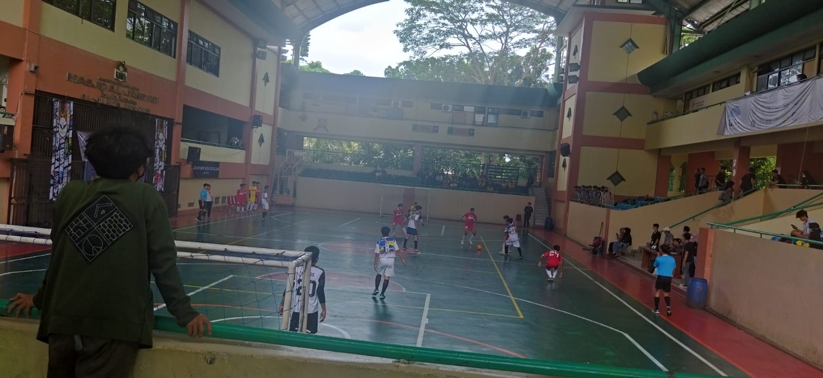 TIM FUTSAL SMA YADIKA 6 MENGIKUTI KOMPETISI YANG DI ADAKAN UIN