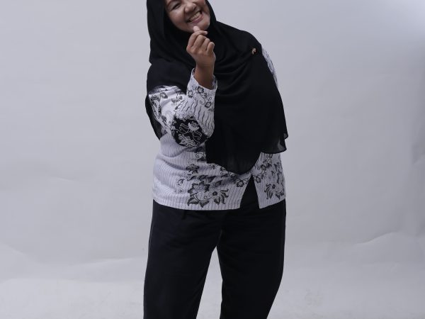 Ade Elfira Zein, S.Pd, MM