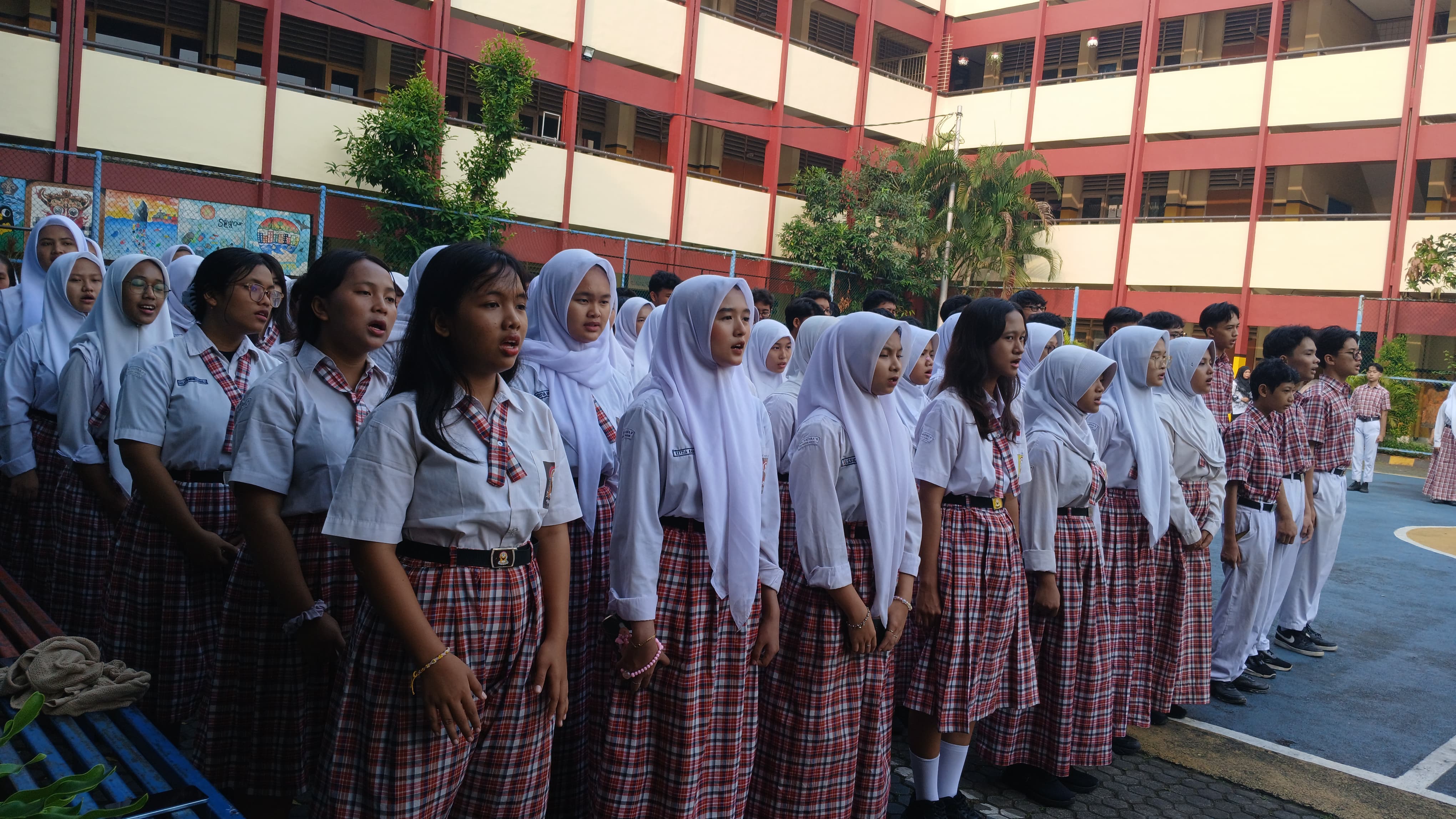 SMA Yadika 6 Gelar Upacara Peringatan Hari Pendidikan Nasional 2 Mei 2025